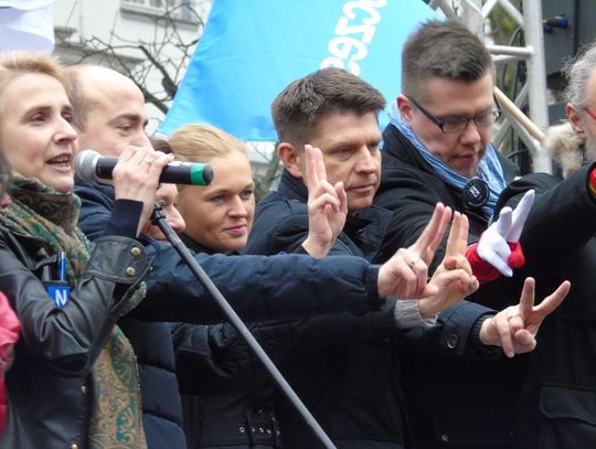 Nowocześni z Tomaszowa protestowali w Warszawie