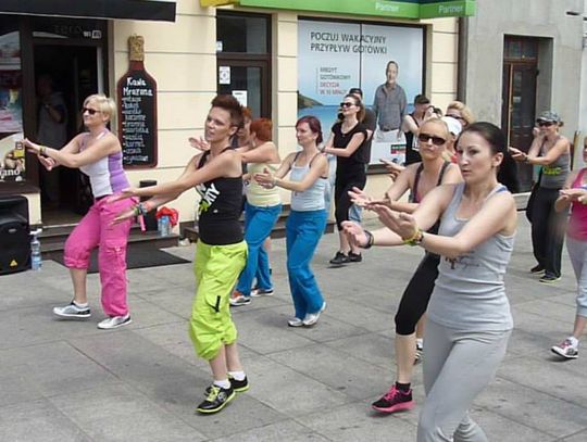 Fotoreportaż z pierwszych plenerowych zajęć "ZOla" Zumba (r) Fitness Fotoreportaż z pierwszych plenerowych zajęć "ZOla" Zumba (r) Fitness