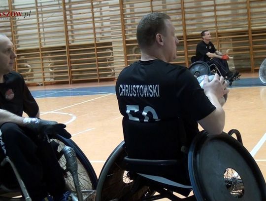 "Niedźwiedzie" walczą na wózkach