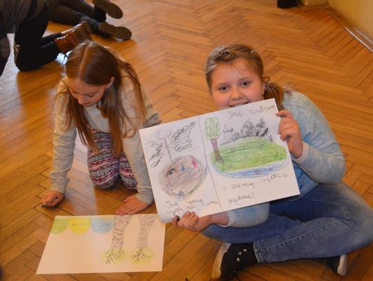 „Malowanie na kolanie” w MCK