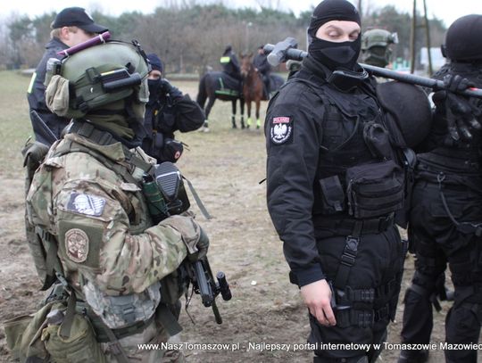 Uwolnili zakładników uwięzionych w autobusie