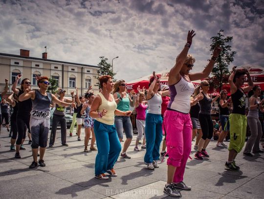 Fotoreportaż z pierwszych plenerowych zajęć "ZOla" Zumba (r) Fitness Fotoreportaż z pierwszych plenerowych zajęć "ZOla" Zumba (r) Fitness