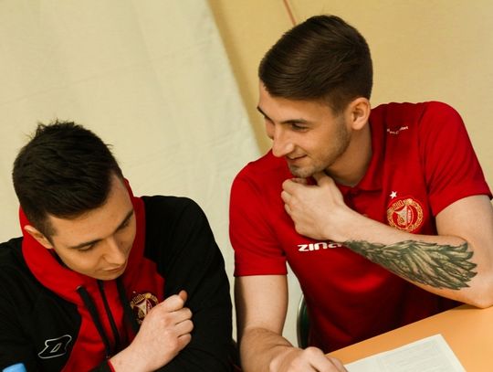Spotkanie z piłkarzami Widzewa w Tomaszowie Maz. Spotkanie z piłkarzami Widzewa w Tomaszowie Maz.