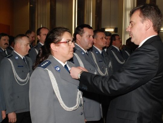 Policjanci odznaczeni medalami
