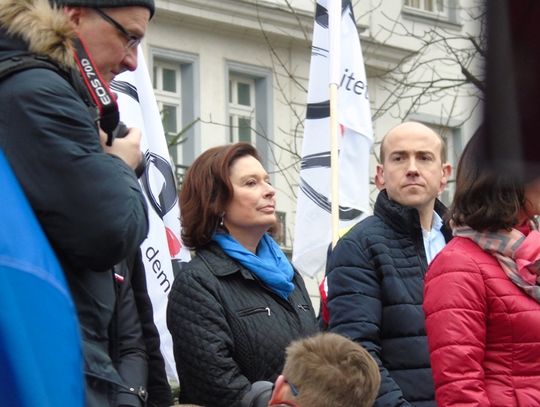 Nowocześni z Tomaszowa protestowali w Warszawie