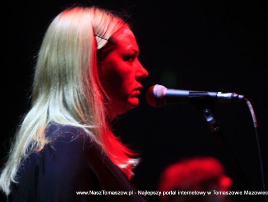 ... chociaż jak sama twierdzi nie potrafi prowadzić typowej, koncertowej konferansjerki....