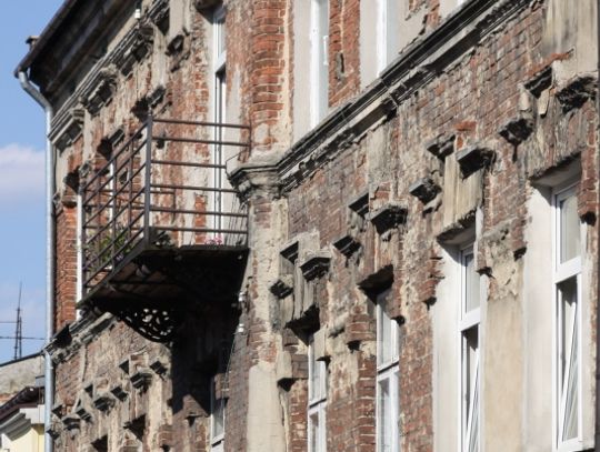 Są rzeczy niezmienne, jak ta kamienica przy ulicy Jerozolimskiej. Zdjęcie z dzisiaj i... 