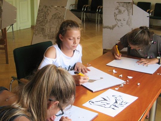 Kulturalny piątek z plastyką w tle