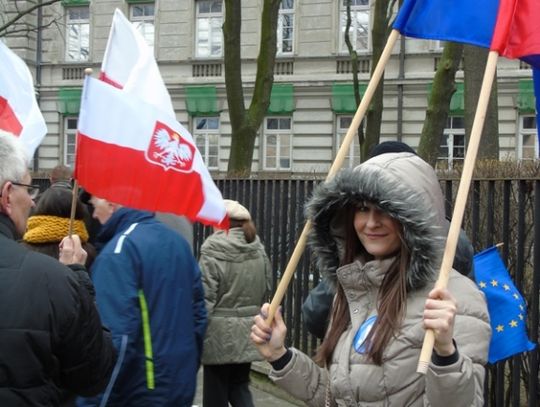 Nowocześni z Tomaszowa protestowali w Warszawie