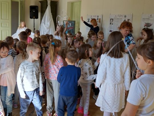 2 kwietnia obchodzimy Międzynarodowy Dzień Książki dla Dzieci. Dlaczego akurat tego dnia? 2 kwietnia obchodzimy Międzynarodowy Dzień Książki dla Dzieci. Dlaczego akurat tego dnia?