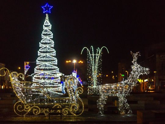 Choinka, bombka, sanie, renifery