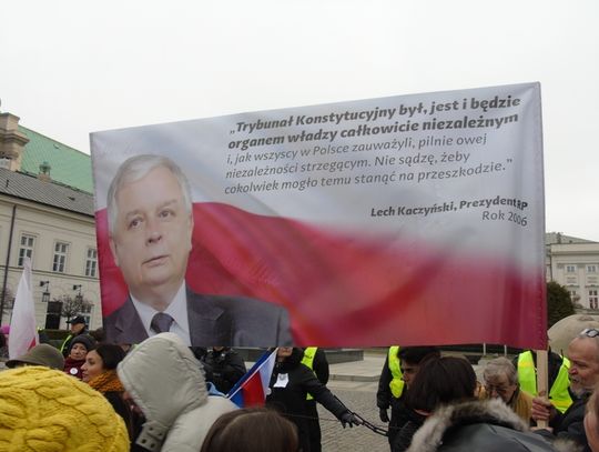 Nowocześni z Tomaszowa protestowali w Warszawie