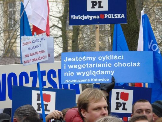 Nowocześni z Tomaszowa protestowali w Warszawie