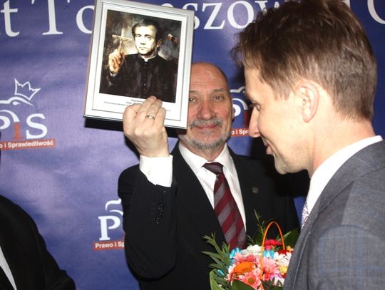 (FOTO/VIDEO) Antoni Macierewicz z wizytą w Tomaszowie