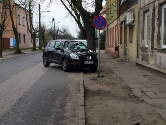 ... na ulicy Słowackiego... dzięki takim kierowcom wkrótce na tej ulicy będzie ruch jednokierunkowy...