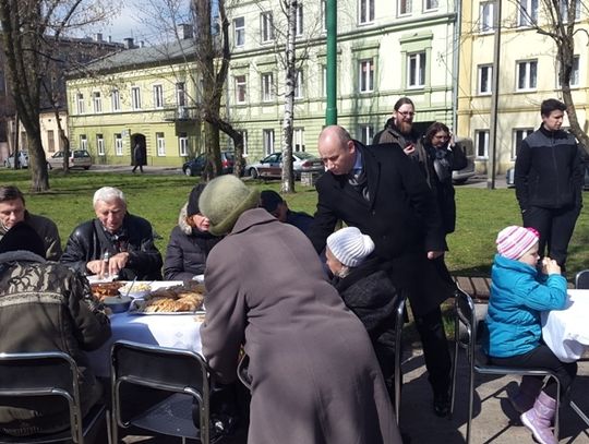 Wielkanocne śniadanie u Dębców