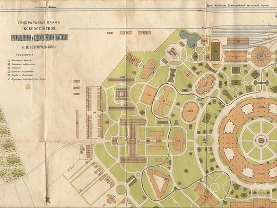 Pawilon Kolei Warszawsko-Wiedeńskiej na planie wystawy w Niżnym Nowogrodzie (zaznaczony czerwonym owalem)