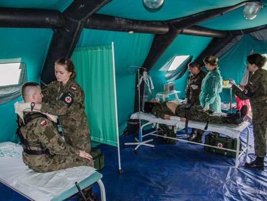 Medycy w wojskowych śmigłowcach