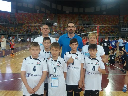 Lechia SP 12 i Lechia ATS ( &quot;dwójki&quot;)  z trenerami oraz ambasadorem turnieju Sebastianem Świderskim