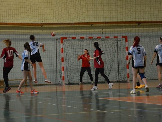 Dziewczyny z Wyspiańskiego mistrzyniami rejonu w piłce ręcznej Dziewczyny z Wyspiańskiego mistrzyniami rejonu w piłce ręcznej