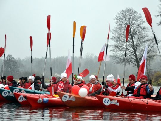 Uczcili Święto Niepodległości w kajaku