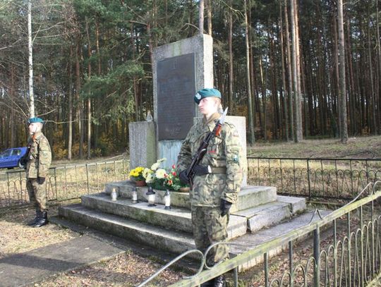 Wartę honorową zapewnili żołnierze ZS STRZELEC OSW.