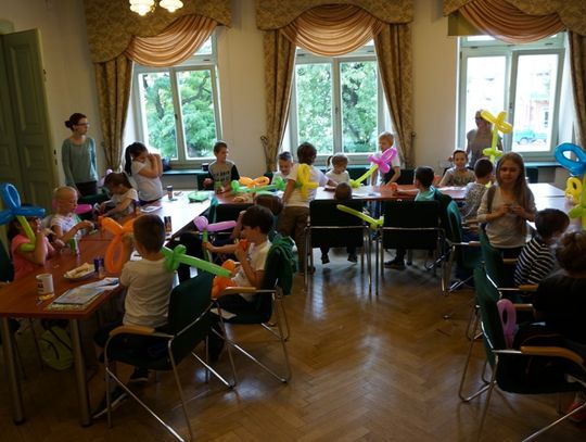 W bibliotece jak w kalejdoskopie, czyli 101 pomysłów na wakacje