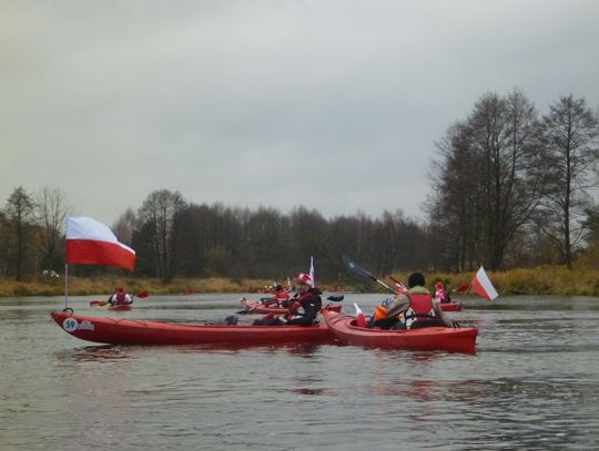 Uczcili Święto Niepodległości w kajakach