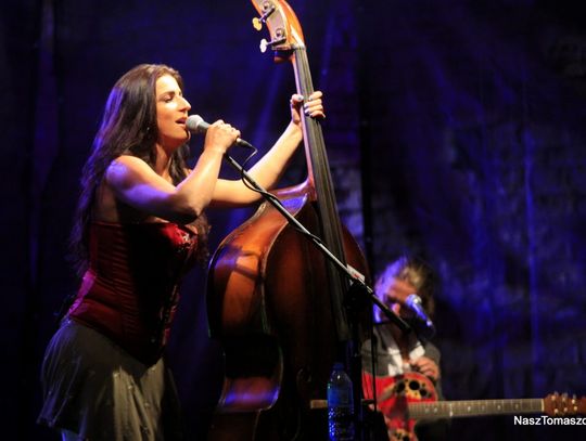 Wokalistka i kontrabasistka zaprezentowała publiczności w Inowłodzu program złożony z utworów własnych oraz coverów...