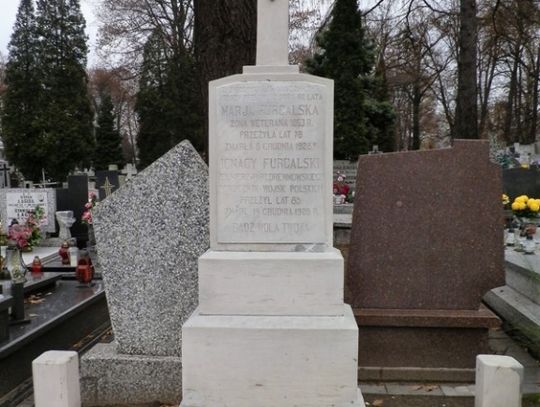 Chcą odnowić kolejne groby Chcą odnowić kolejne groby