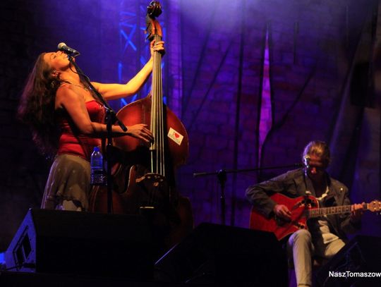 Megitza znana jest m.in. z udziału w telewizyjnym show "Must be the Music", w którym udało jej się dotrzeć do ścisłego finału