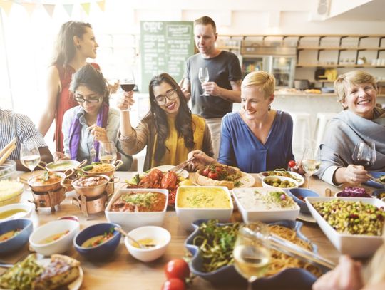 9 zwyczajów z całego świata, które warto znać. Jak zachować się w innych krajach?