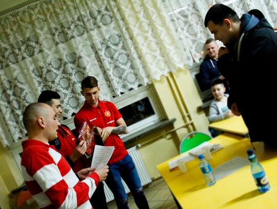 Spotkanie z piłkarzami Widzewa w Tomaszowie Maz. Spotkanie z piłkarzami Widzewa w Tomaszowie Maz.