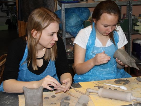 W filii MOK tworzyli ceramiczne ptaki