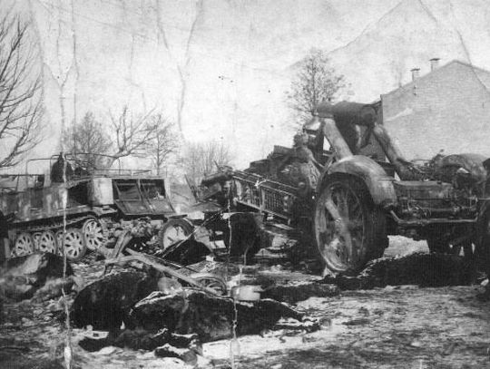 Ruchoma bateria niemiecka rozbita w Moszczenicy pod Piotrkowem Tryb.