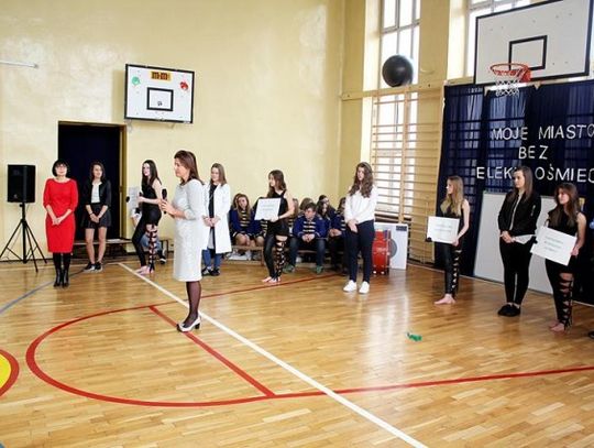 Pierwsze gimnazjum w Polsce nagrodzone tablicą interaktywną