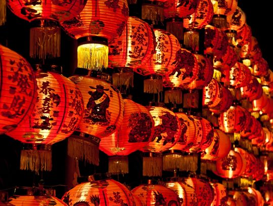 9 zwyczajów z całego świata, które warto znać. Jak zachować się w innych krajach?