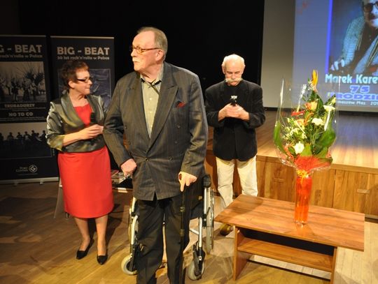 75 urodziny Marka Karewicza w O.K. TKACZ na Foto Barbara

                           Goździk, Marek i moja skromna osoba.
