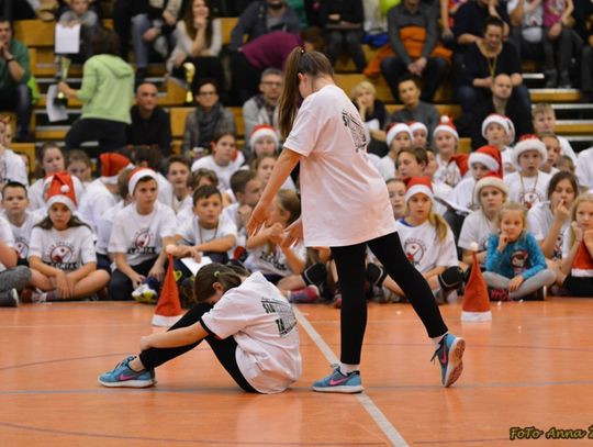 Występ  taneczny UKS 13 JOKER