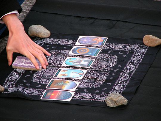 Tarot w Polsce: kto i gdzie uczy się najchętniej?