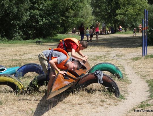 Obraz rozjaśniają dzieciaki uczące się kajakarstwa... Obraz rozjaśniają dzieciaki uczące się kajakarstwa...