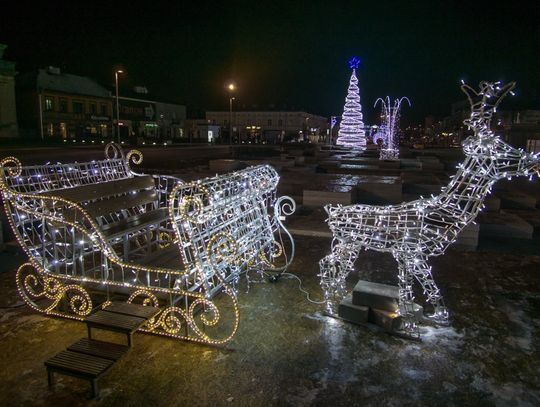 Choinka, bombka, sanie, renifery