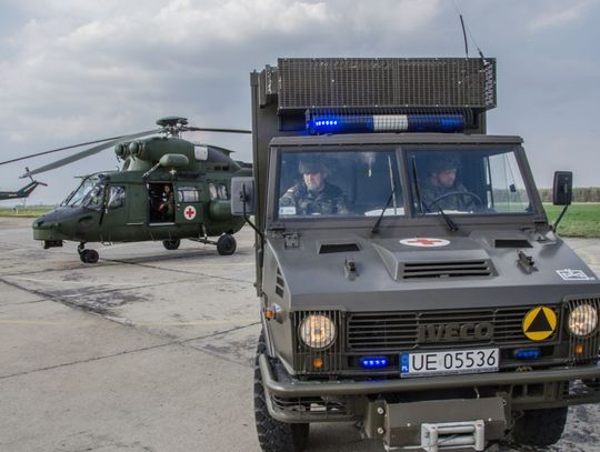 Medycy w wojskowych śmigłowcach