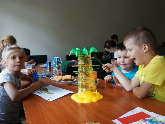 W bibliotece jak w kalejdoskopie, czyli 101 pomysłów na wakacje