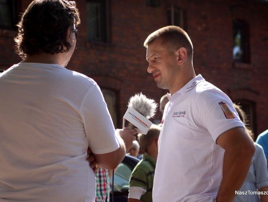 ... chętnie też udziela wywiadów... a jeden z nich będziecie mogli przeczytać już jutro na portalu NaszTomaszów.pl... ... chętnie też udziela wywiadów... a jeden z nich będziecie mogli przeczytać już jutro na portalu NaszTomaszów.pl...