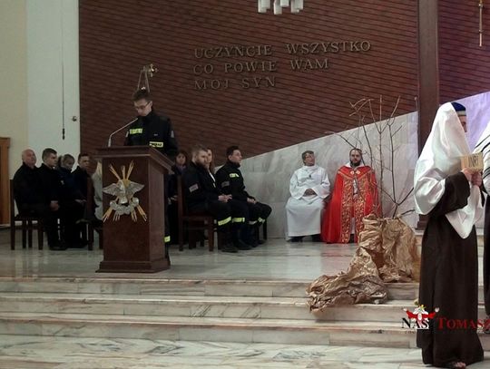 Droga krzyżowa w wykonaniu uczniów ZSP nr 3