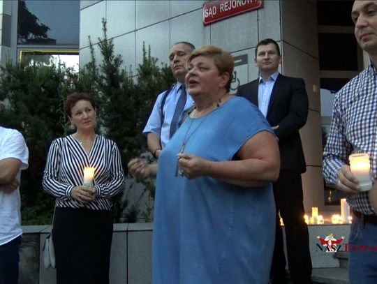 Tomaszowianie przyłączają się do protestu w obronie niezależności polskich sądów