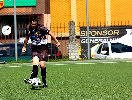 Tylko jednak z nich znalazła drogę do siatki rywalek. 