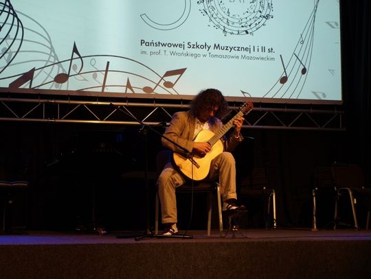 Występ absolwenta naszej szkoły, dr Bartłomieja Marusika Występ absolwenta naszej szkoły, dr Bartłomieja Marusika