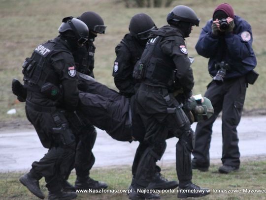 Uwolnili zakładników uwięzionych w autobusie